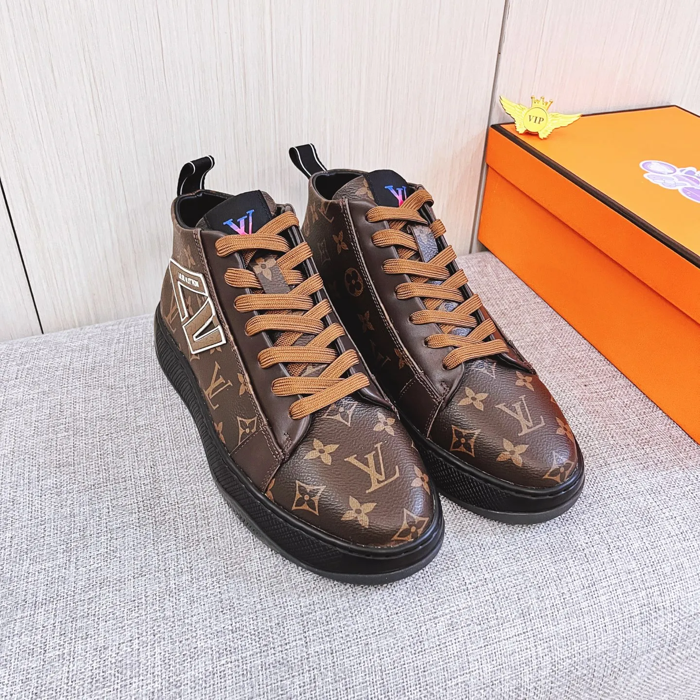 Men's shoes 💰 460 men's shoes 💰 [ LV ] 🔥 Louis Vuitton, high-end men's shoes brand official website 1:1 latest masterpiece: uppers are made of Italian imported first-layer cowhide with comfortable and breathable lining ➕ original non-slip and wear-resistant outsole 🔥, making walking more convenient and comfortable! An exclusive new model, a stunning work, a beautiful 1:1 replica [color] compared to the official quality! Create a fashionable personality to set off your uniqueness! A must-have for trendy men! Classic 🔥Size: 38-44 Color: 🔥 3⃣️colors available🔥.